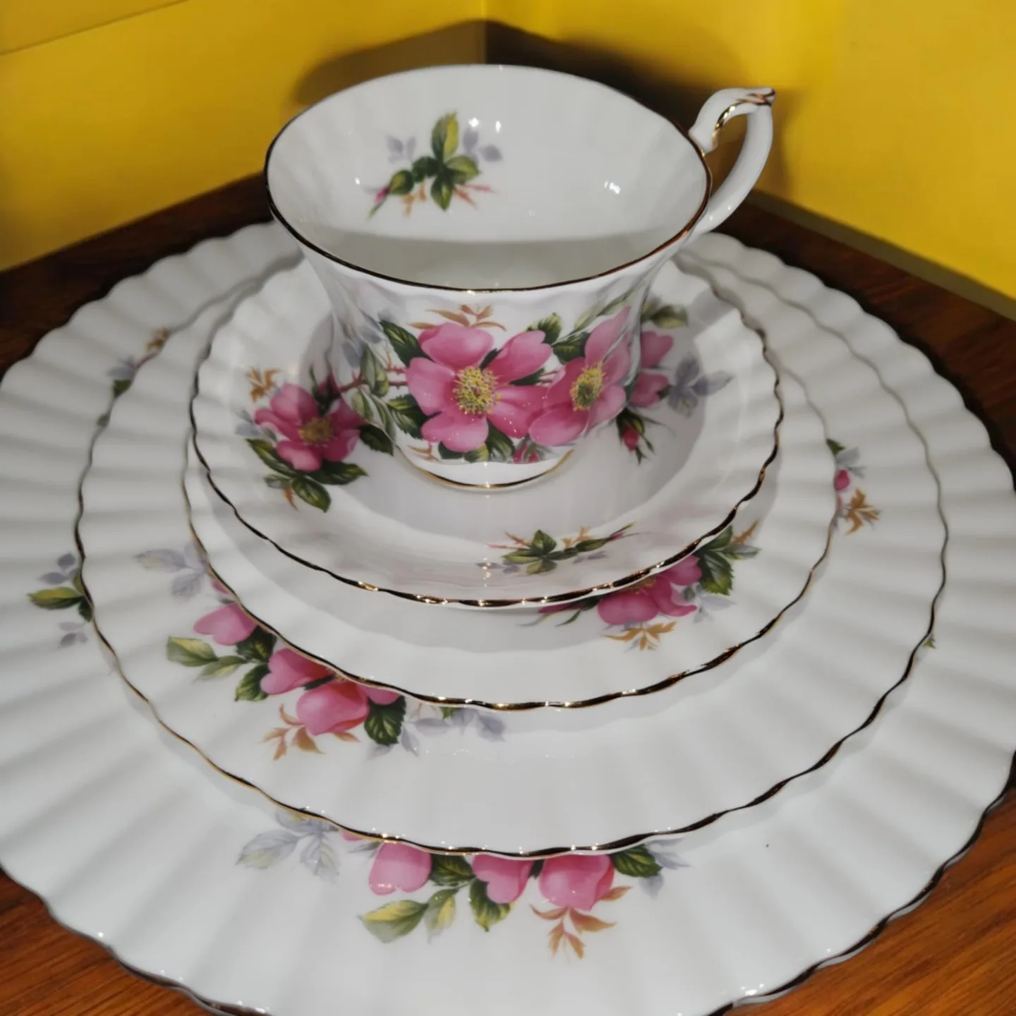 Vintage Royal Albert Old Country Roses Tea Set image indicator(3)