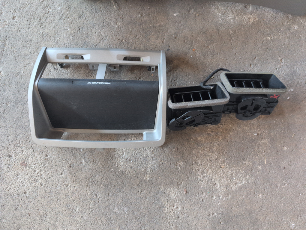 Ford Escape 2009-2012 centre console parts + roof rack - photo 2