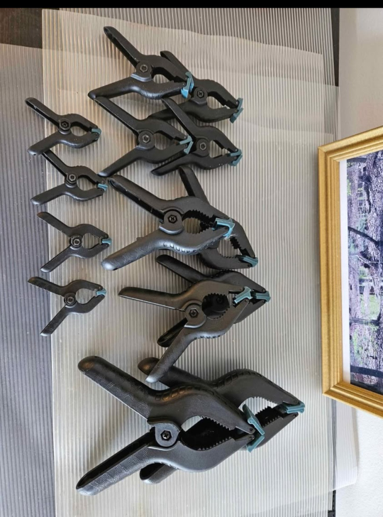 14 black plastic spring clamps 🥕💚
