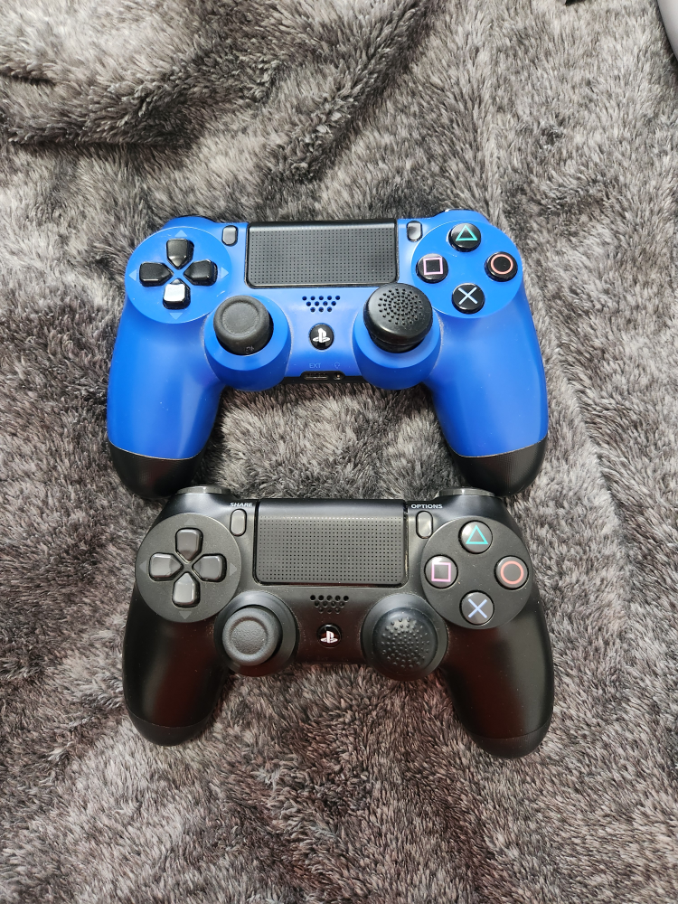 Two PS4 Controllers - photo 2