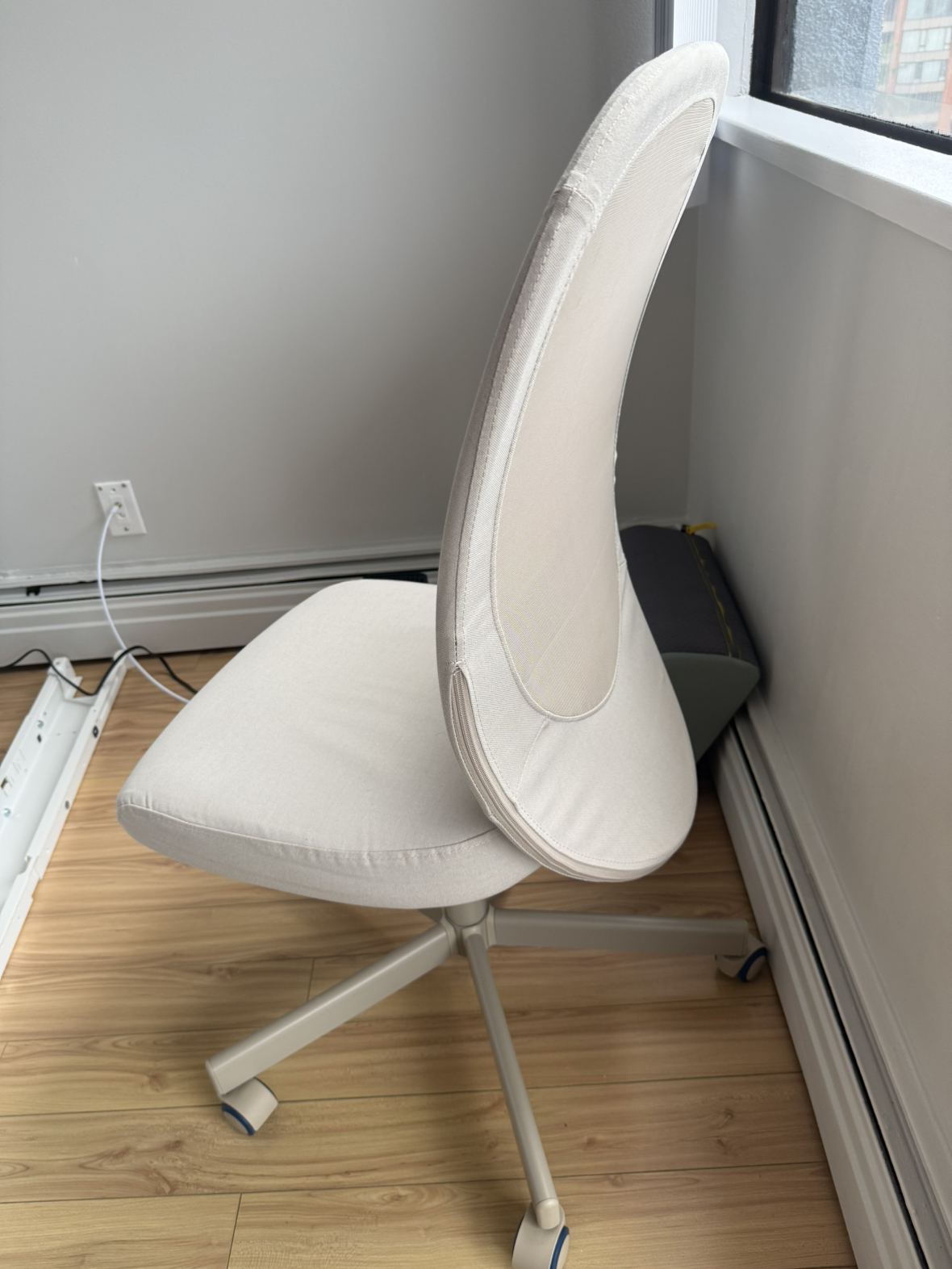 Beige office chair - photo 4