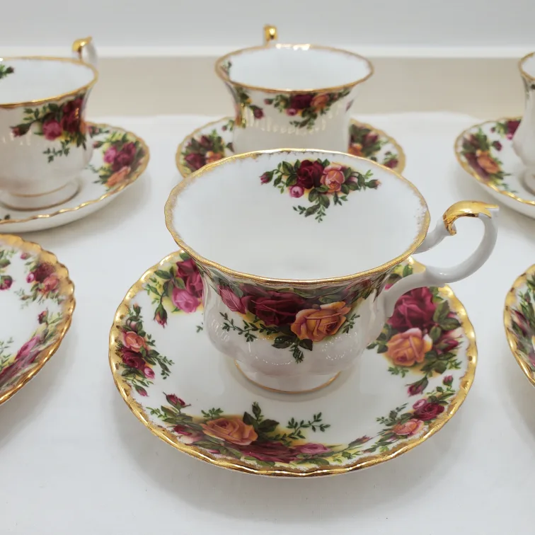 💚Vintage Royal Albert Old Country Roses Teacup sets image indicator(5)