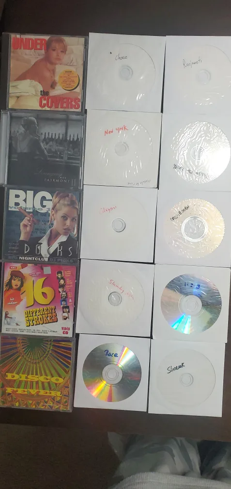 Large Collection of CDs and DVDs image indicator(2)