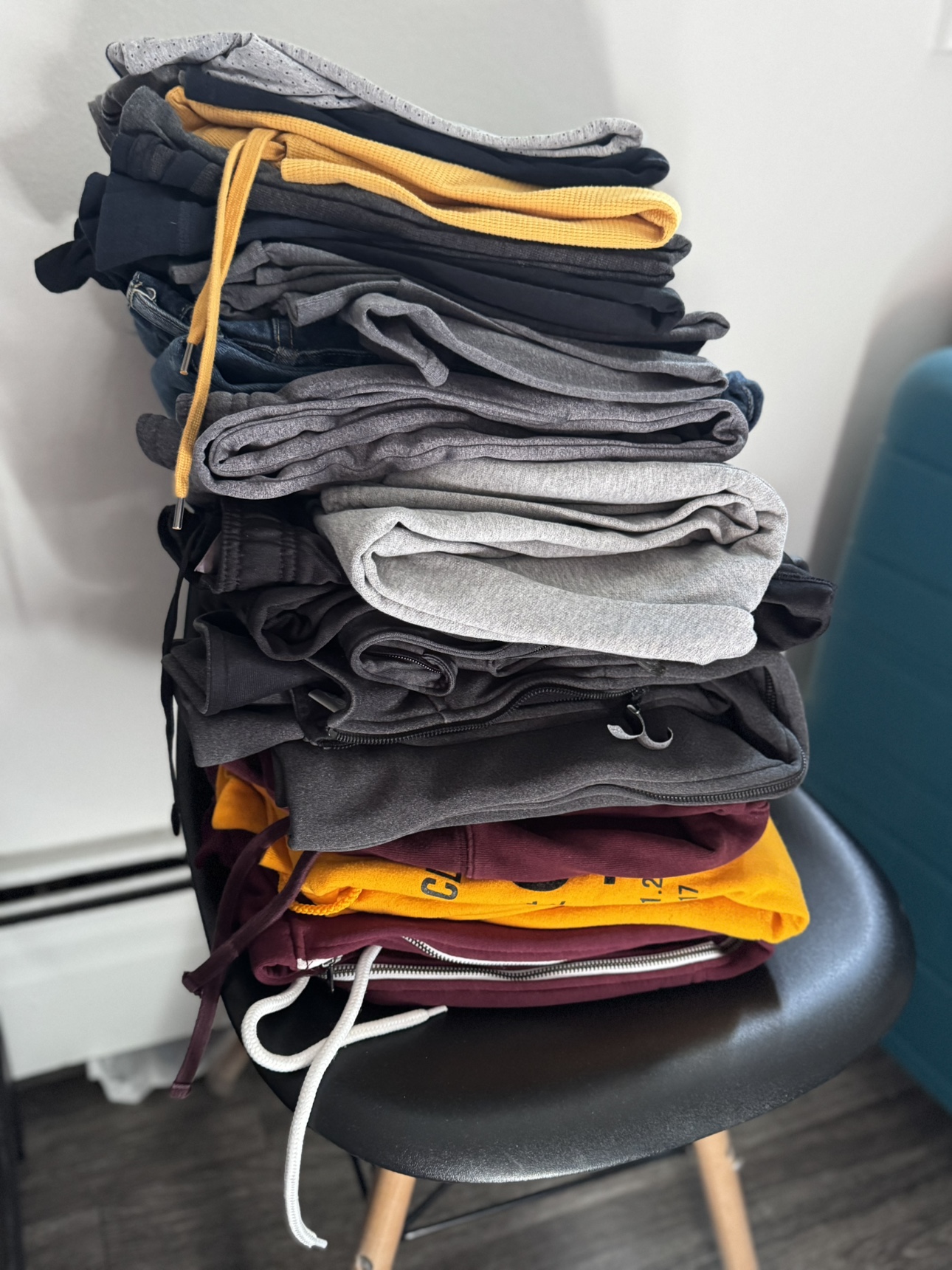 Large Bundle of Men's Clothingl