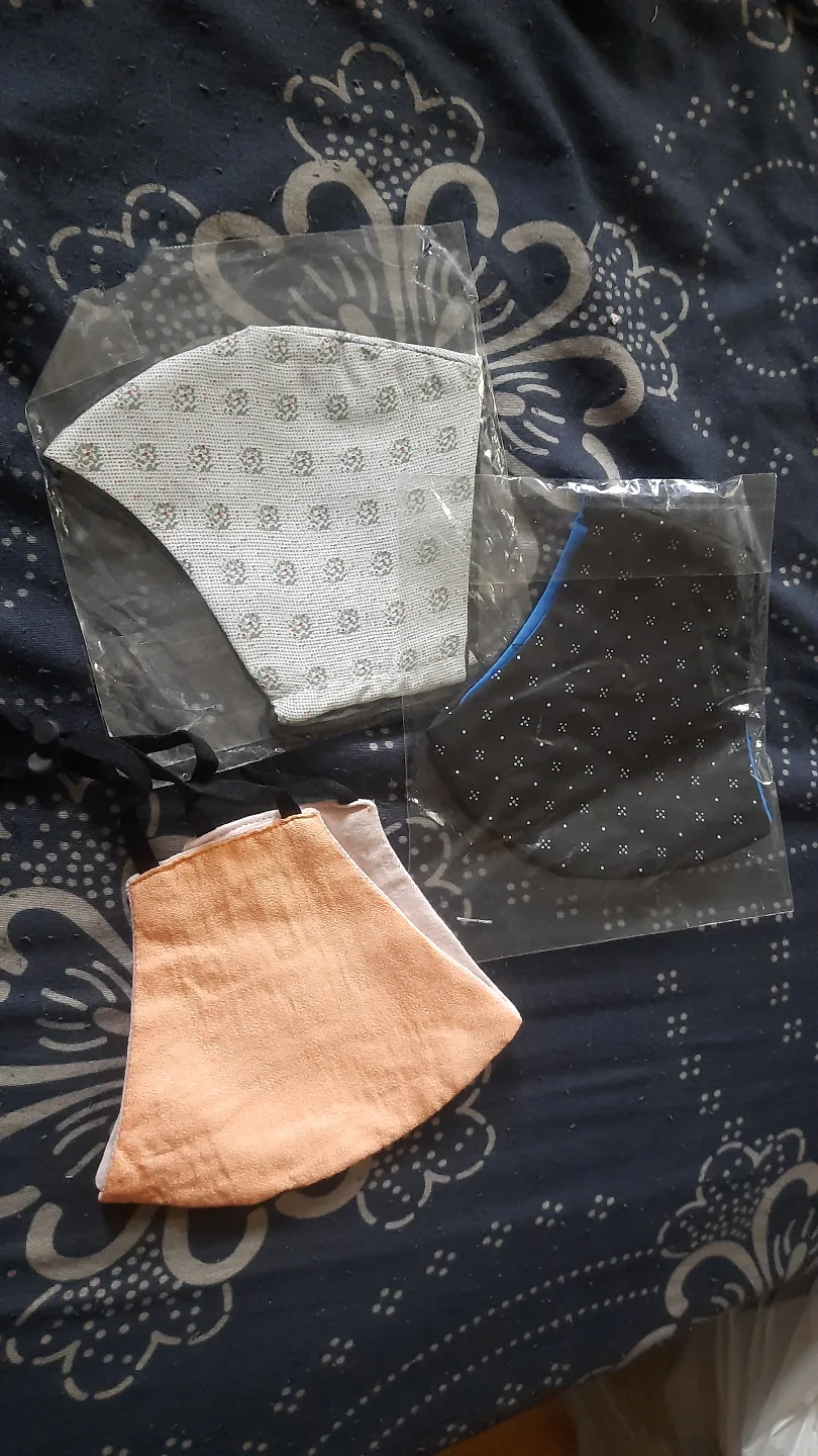 Three Reusable cloths Face Masks thumbnail