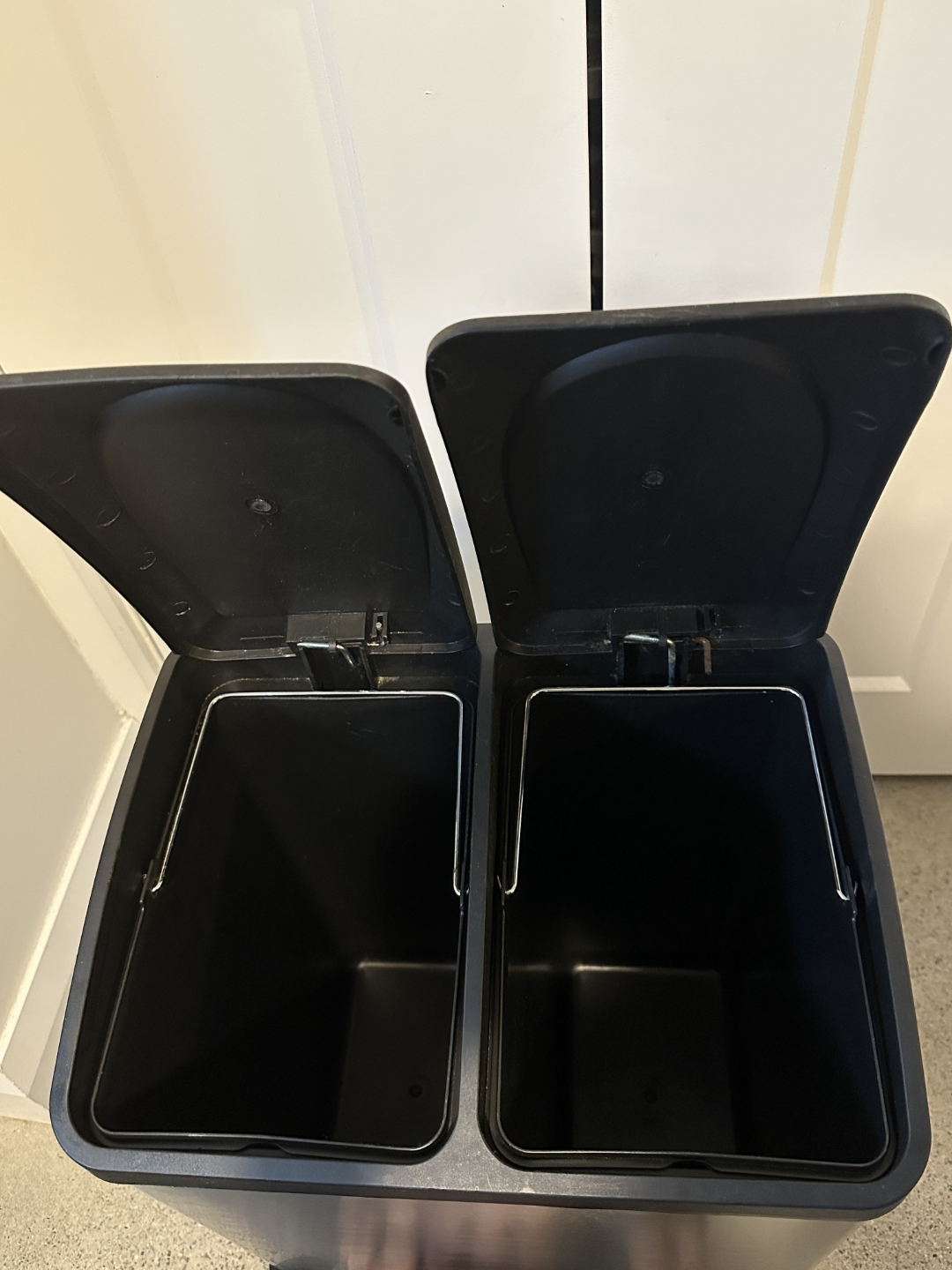 Dual Compartment Garbage Bin - photo 2