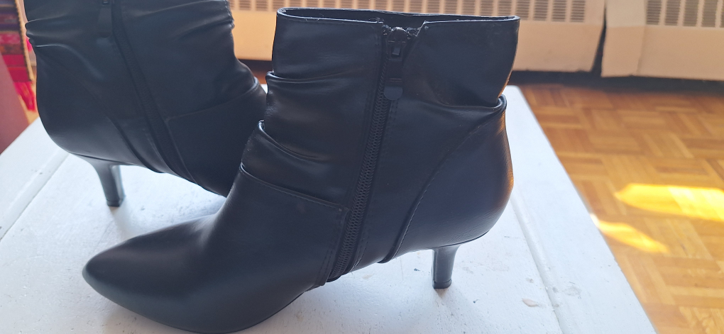 Black Ankle Boots with Side Zipper - photo 3