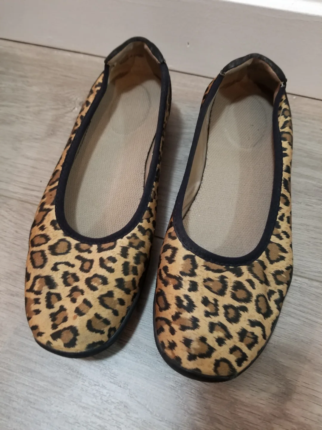 Leopard Print Slip-On Flats thumbnail