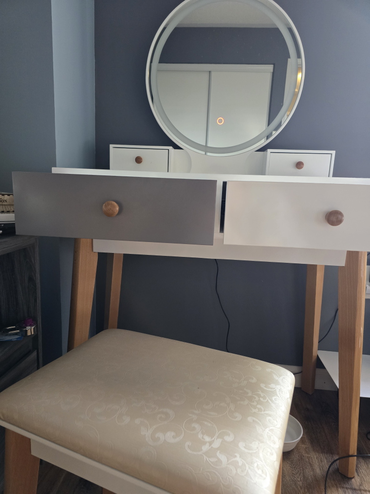 Vanity Set with Stool and Lighted Mirror