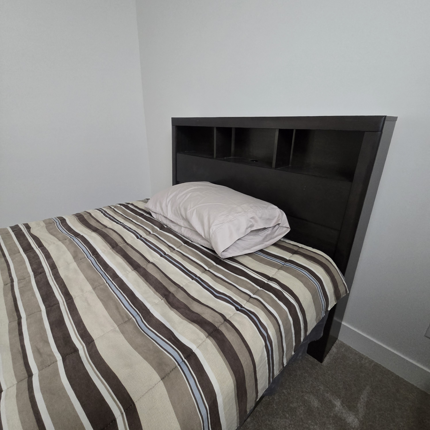 Steal of a Deal! Full Size Frame w/ Headboard and Drawers - photo 3