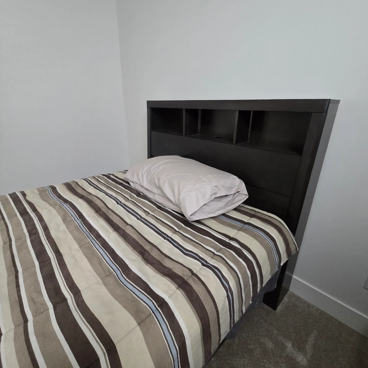 Steal of a Deal! Full Size Frame w/ Headboard and Drawers image indicator(3)