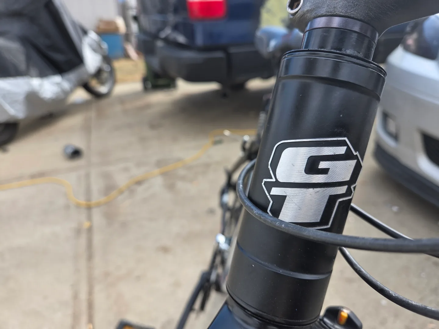 GT Avalanche 3.0 Mountain Bike image indicator(2)