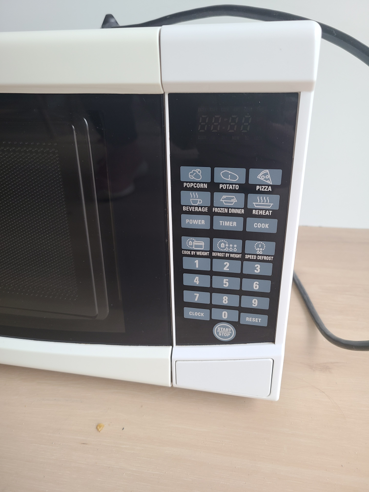 RCA 0.7 Cu. Ft. Small White Microwave - photo 3