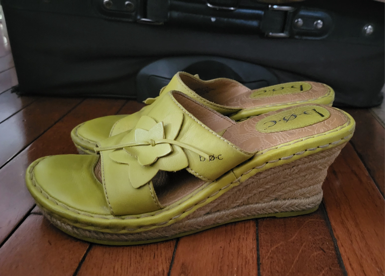 b.o.c. Women's Lime Green Leather Wedge Sandals - Size 7 - photo 2
