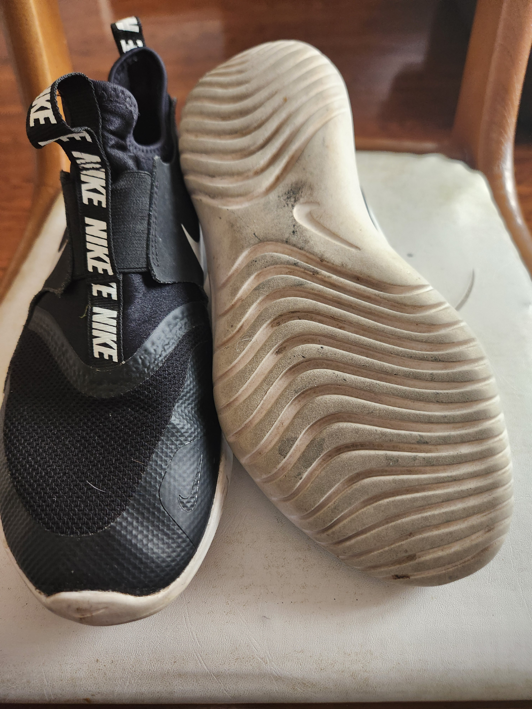 Nike slip-on sneakers, size 6 - photo 2