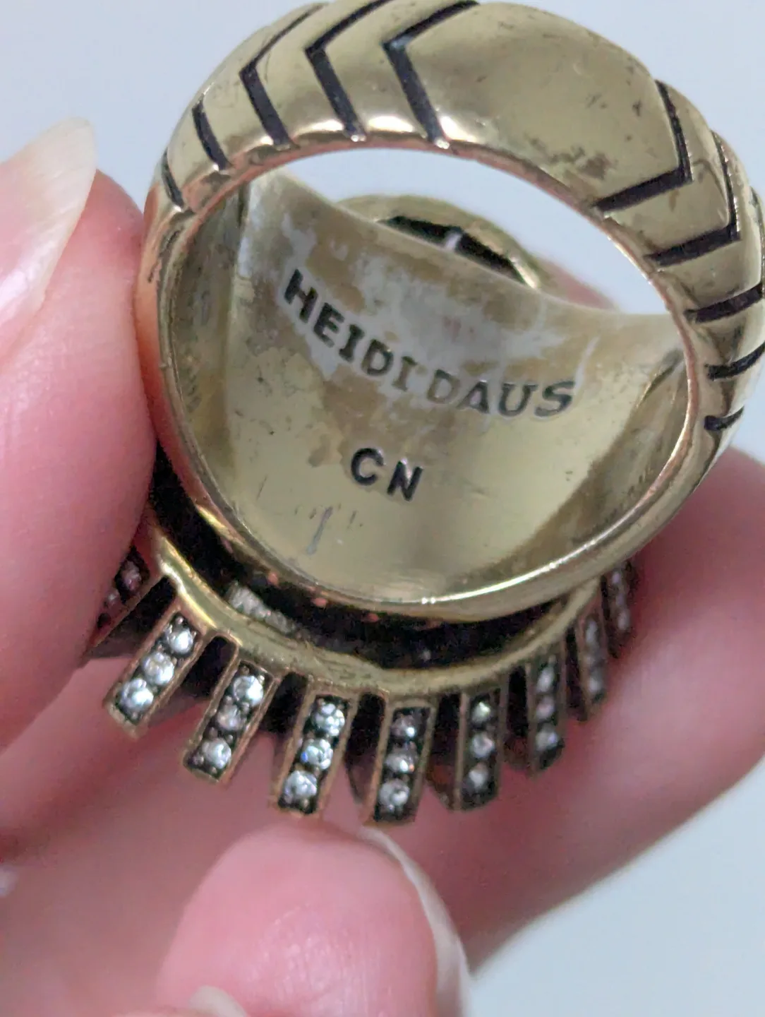 Heidi Daus interchangeable crystal magnetic ring set image indicator(10)