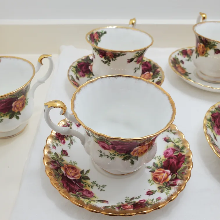 💚Vintage Royal Albert Old Country Roses Teacup sets image indicator(10)
