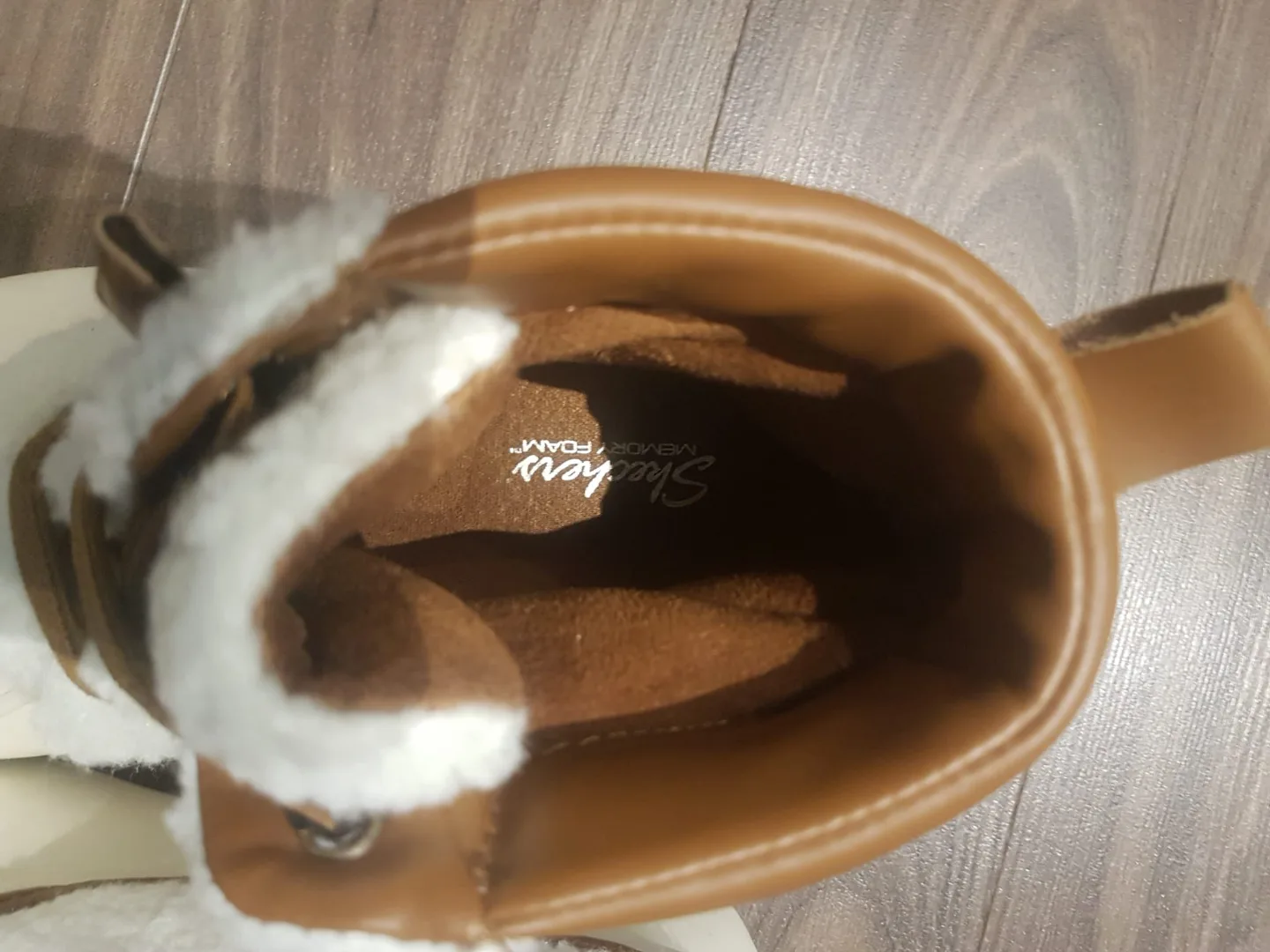 Skechers women sherpa snuggle boots image indicator(3)