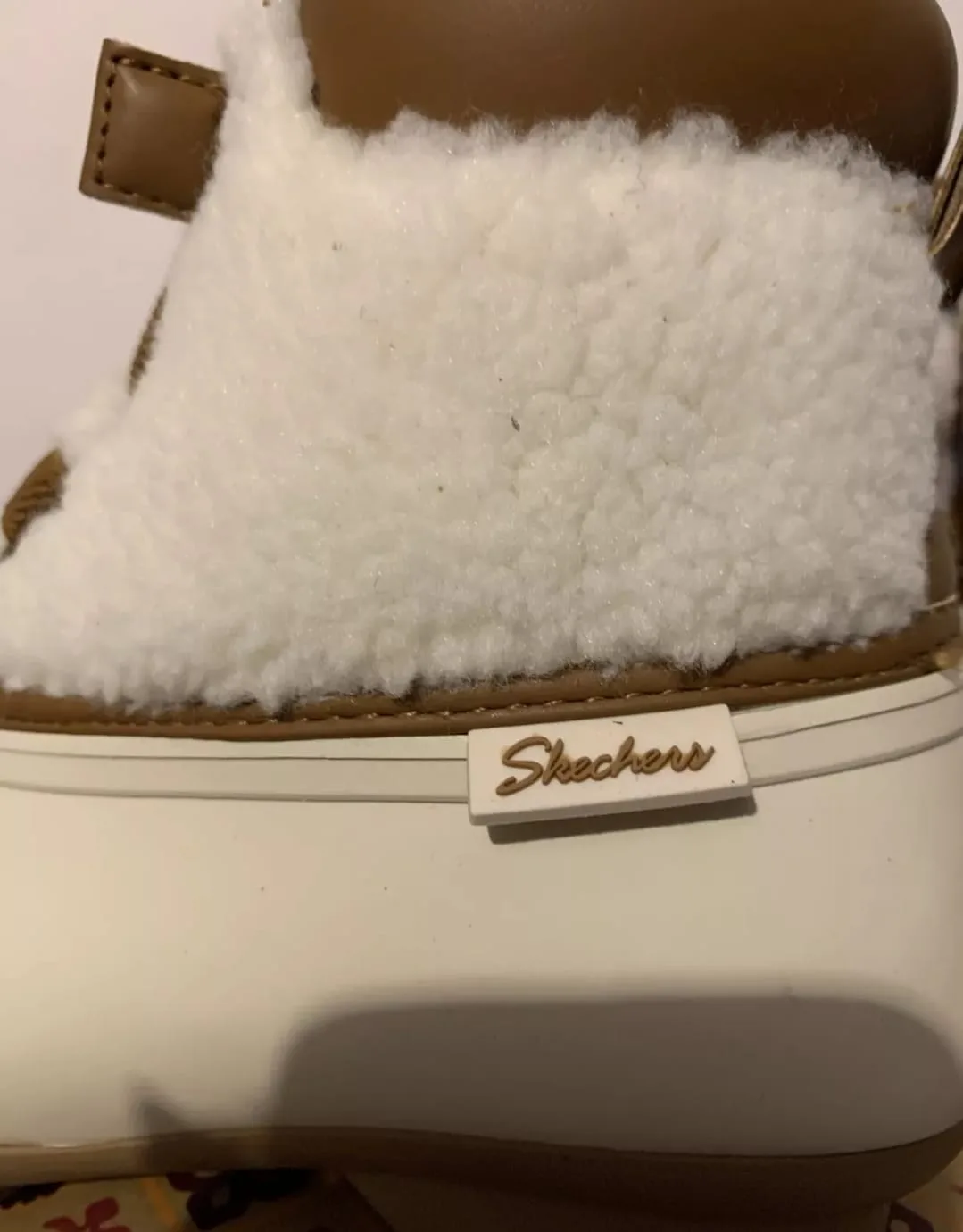 Skechers women sherpa snuggle boots image indicator(4)