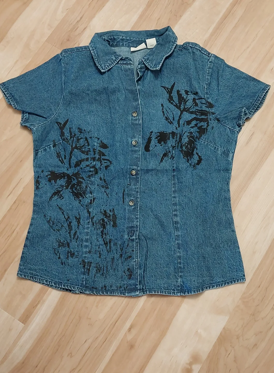 BRAND NEW Women's summer/Spring Tops 💚 image indicator(4)