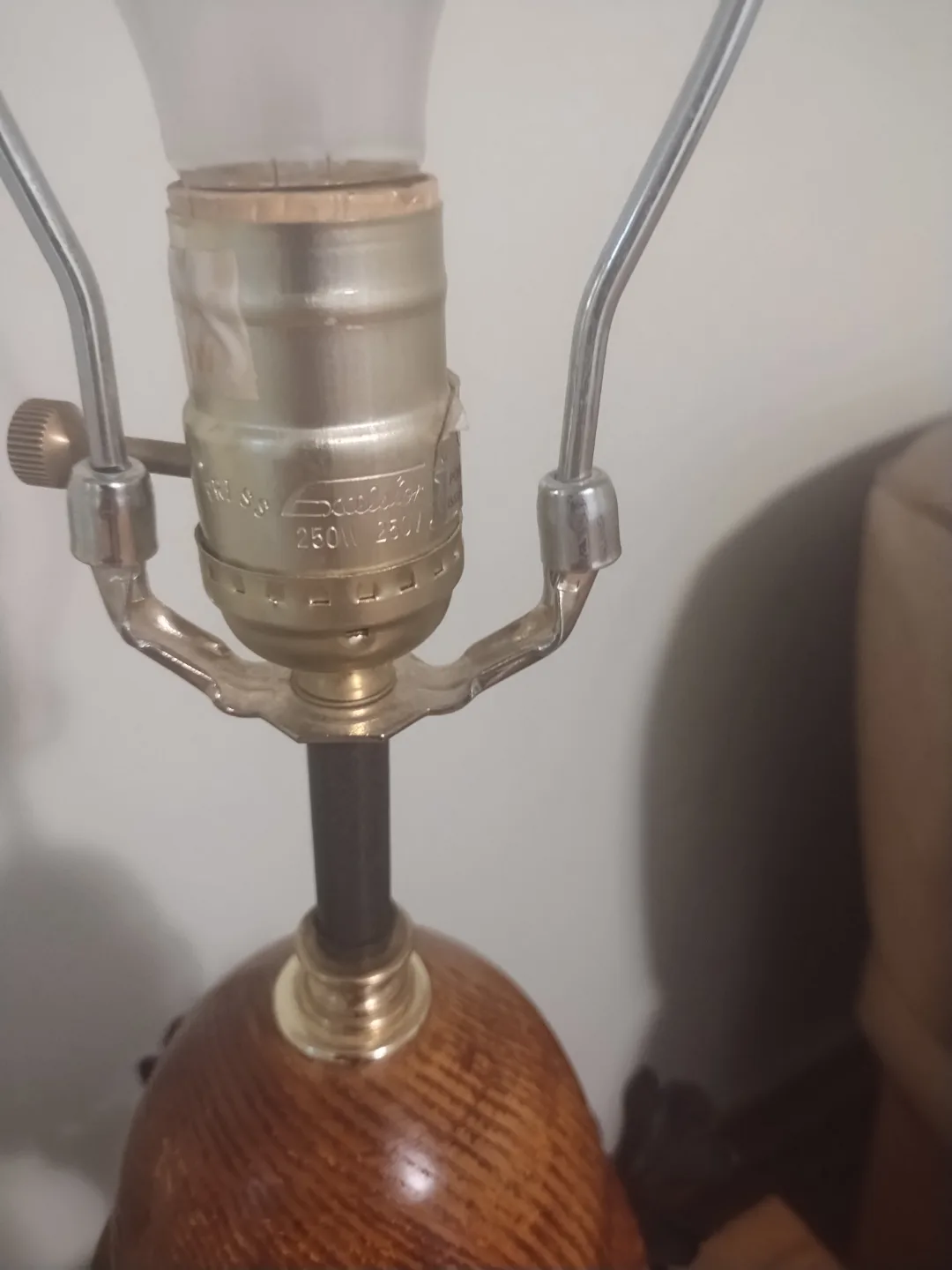 Vintage Wooden Acorn Table Lamp image indicator(6)