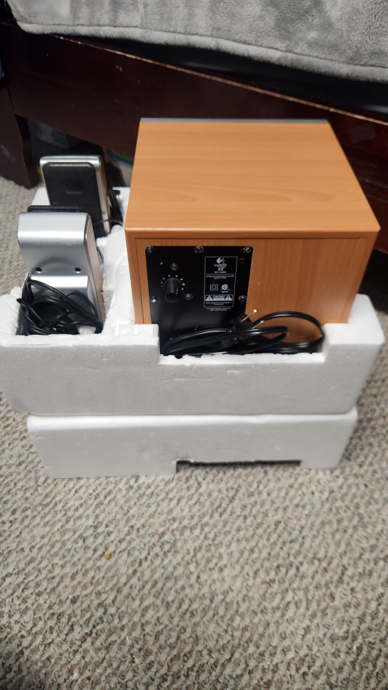 Logitech 2.1 Speaker System - New in Box - photo 4