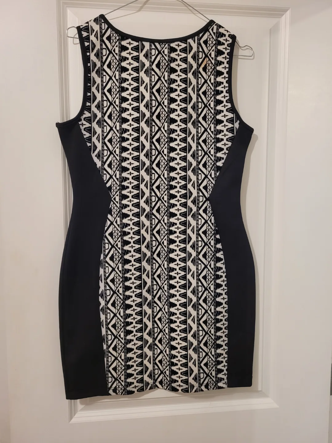 Black and White Geometric Print Mini Dress image indicator(2)