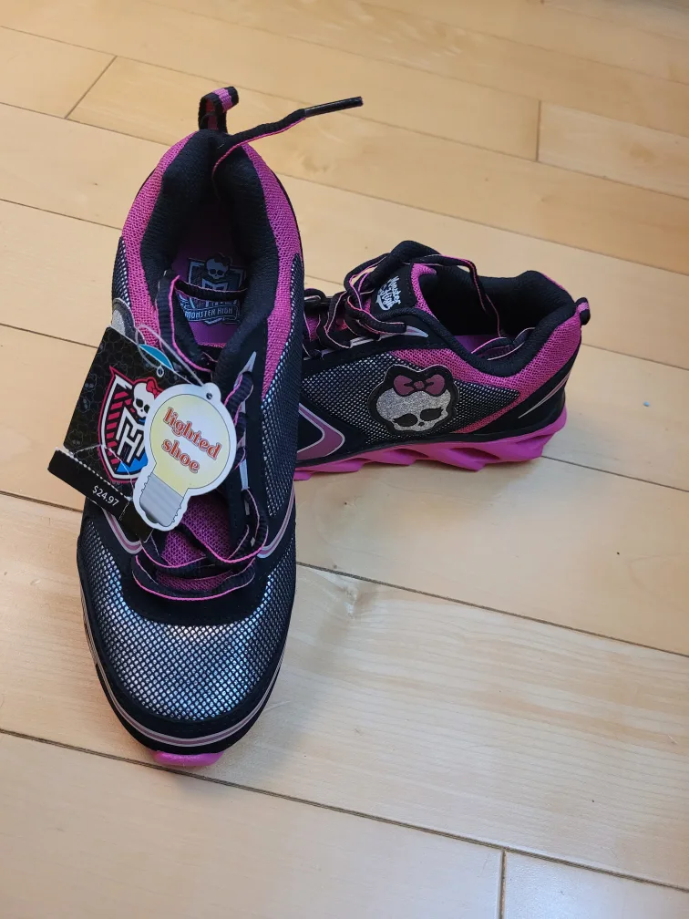 NEW Girls' Running Shoes size 3 image indicator(2)
