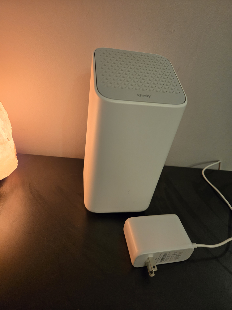 Comcast Xfinity XB7-T Gigabit modem/Wi-Fi router - photo 2