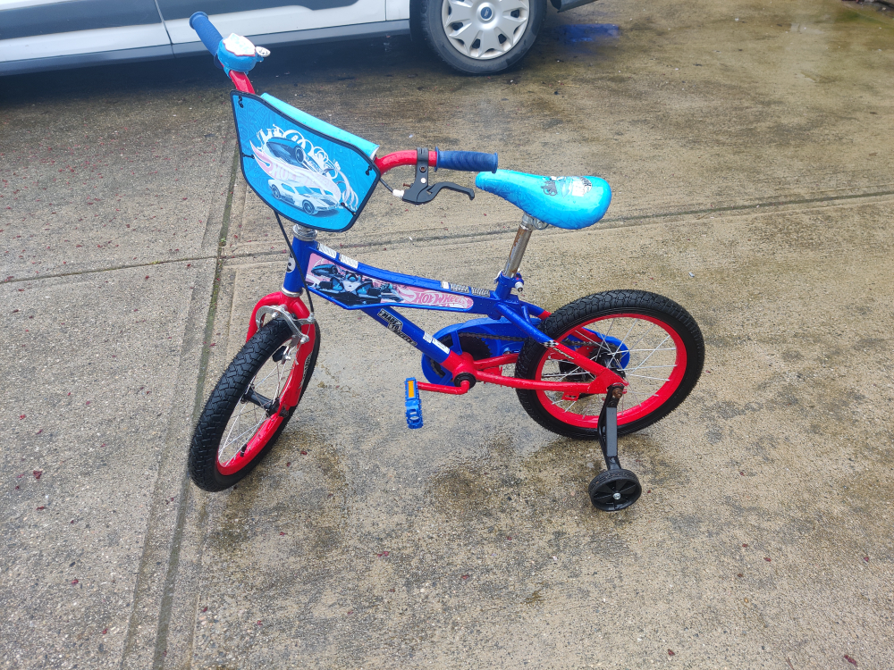 Hot Wheels 16-inch Kids Bike with Training Wheels