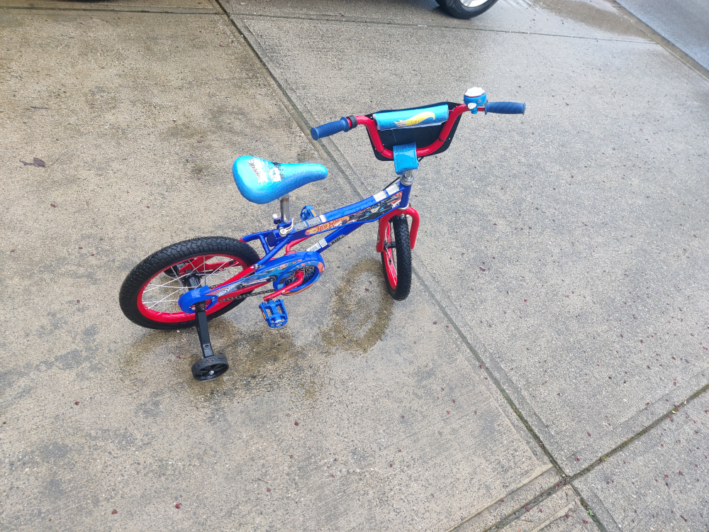 Hot Wheels 16-inch Kids Bike with Training Wheels - photo 3