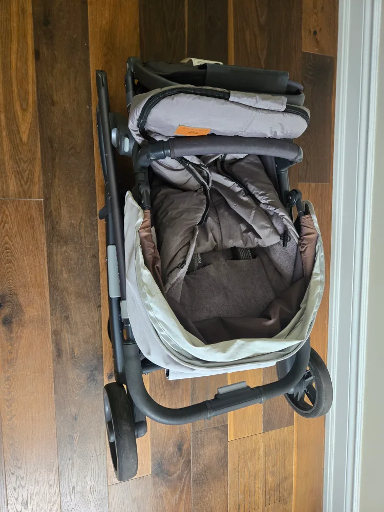 Uppababy Cruz Stroller with Rain Cover and Baby footmuff. image indicator(9)