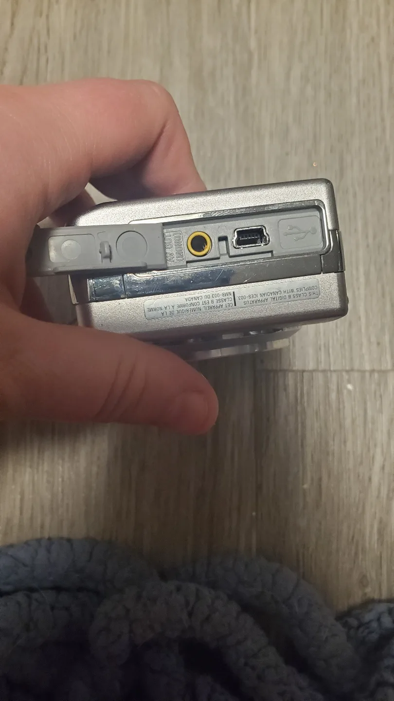 Sony Cyber-shot 3x Optical Zoom Digital Camera image indicator(2)