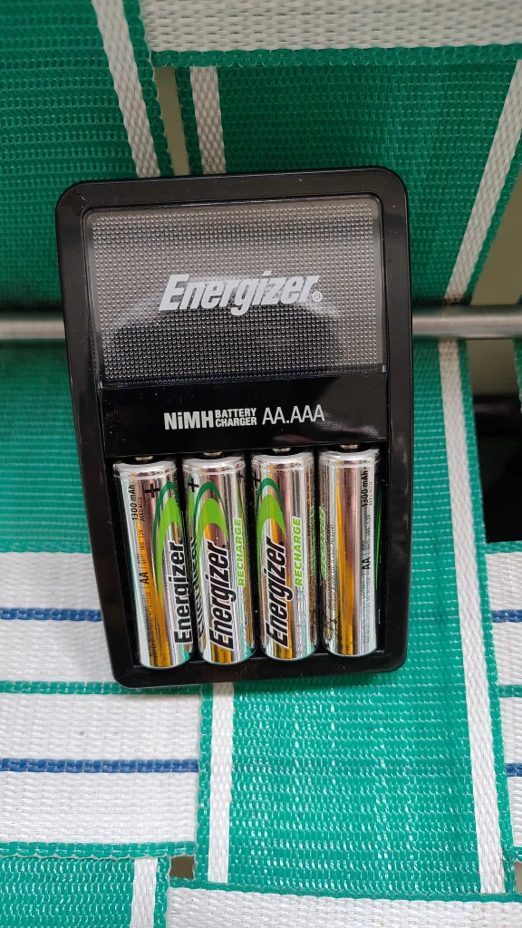 Energizer NiMH Battery Charger AA AAA image indicator(3)