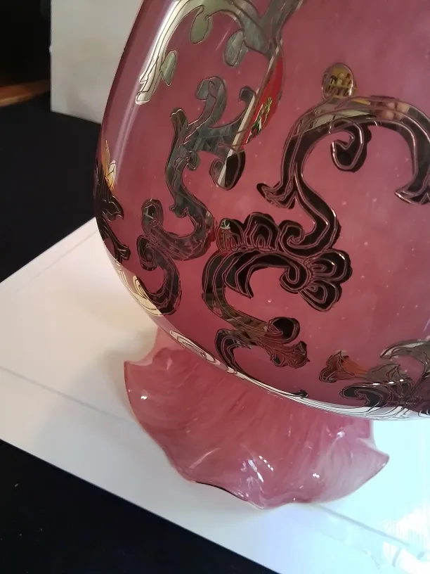 Large Rose Glass Vintage Vase with Gold Accents image indicator(9)