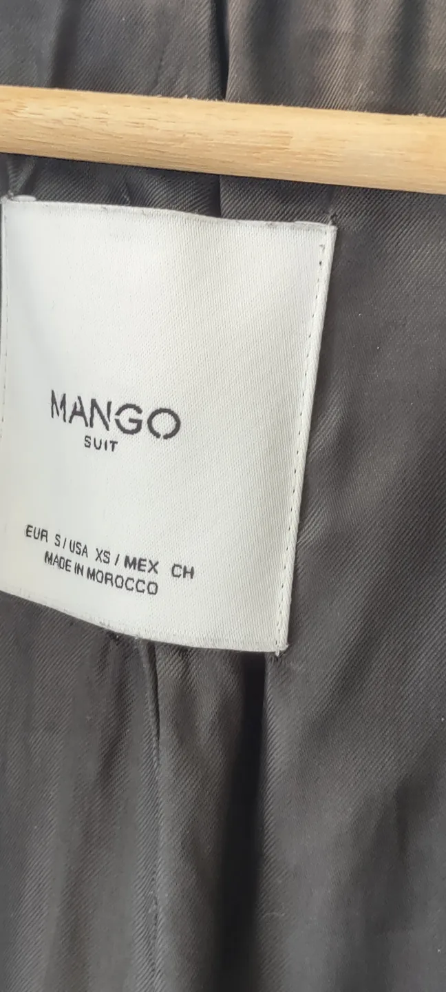 Mango Black Coat image indicator(2)
