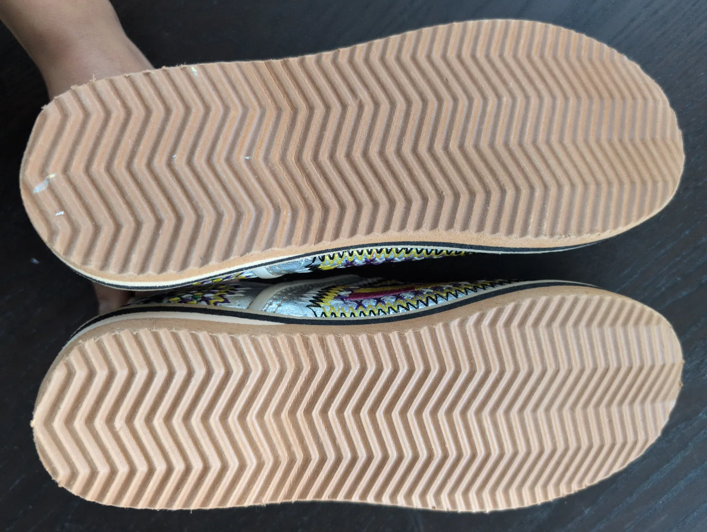 BRAND NEW - Embroidered Moroccan Babouches Slippers image indicator(8)