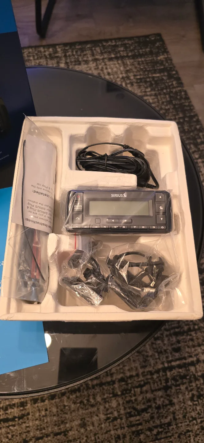 SiriusXM Stratus 5 Satellite Radio - New in Box image indicator(3)