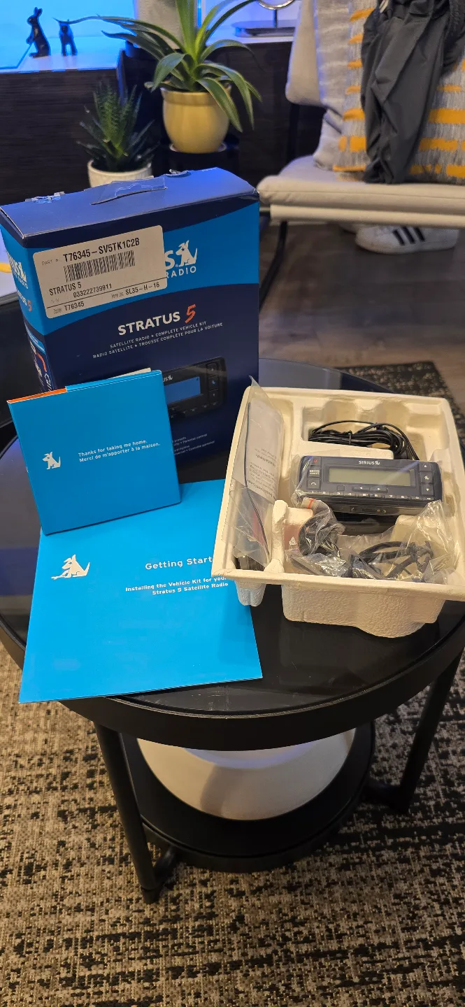 SiriusXM Stratus 5 Satellite Radio - New in Box image indicator(4)