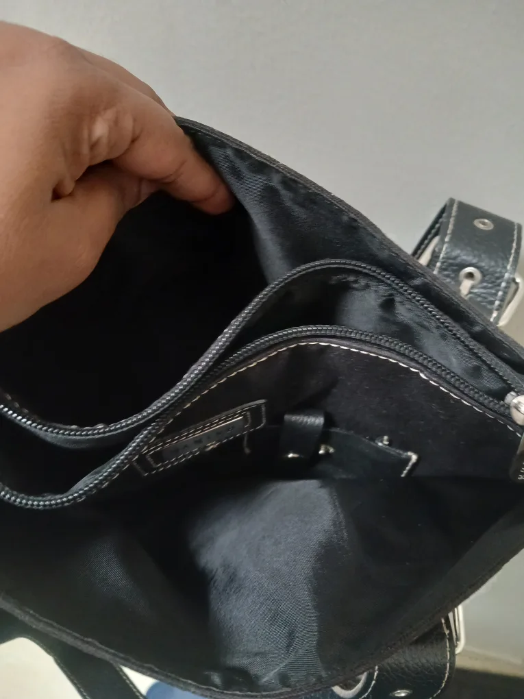 Danier Black Leather Tote Bag image indicator(3)