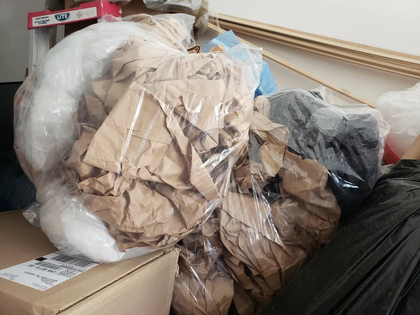 Empty Cardboard Boxes & Packing Paper image indicator(4)