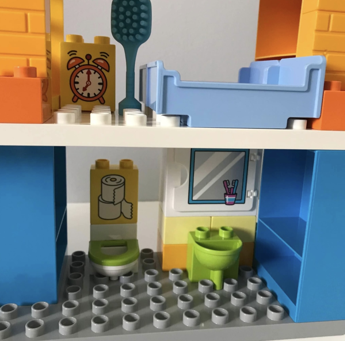 Lego Duplo My Town FAMILY HOUSE 10835 w/ Mom, Dad & Child 2017 - photo 5