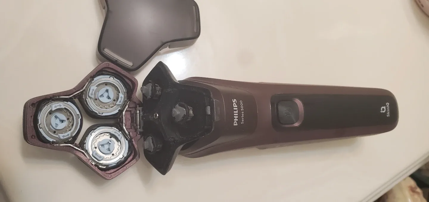 Philips Series 5000 Shaver with SkinIQ Technology image indicator(2)