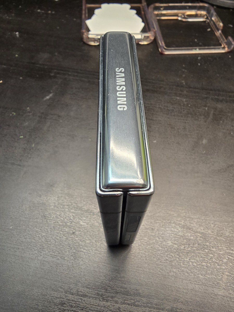 Samsung Galaxy Z Flip 5 - Used, Unlocked, 512GB, Excellent. - photo 4