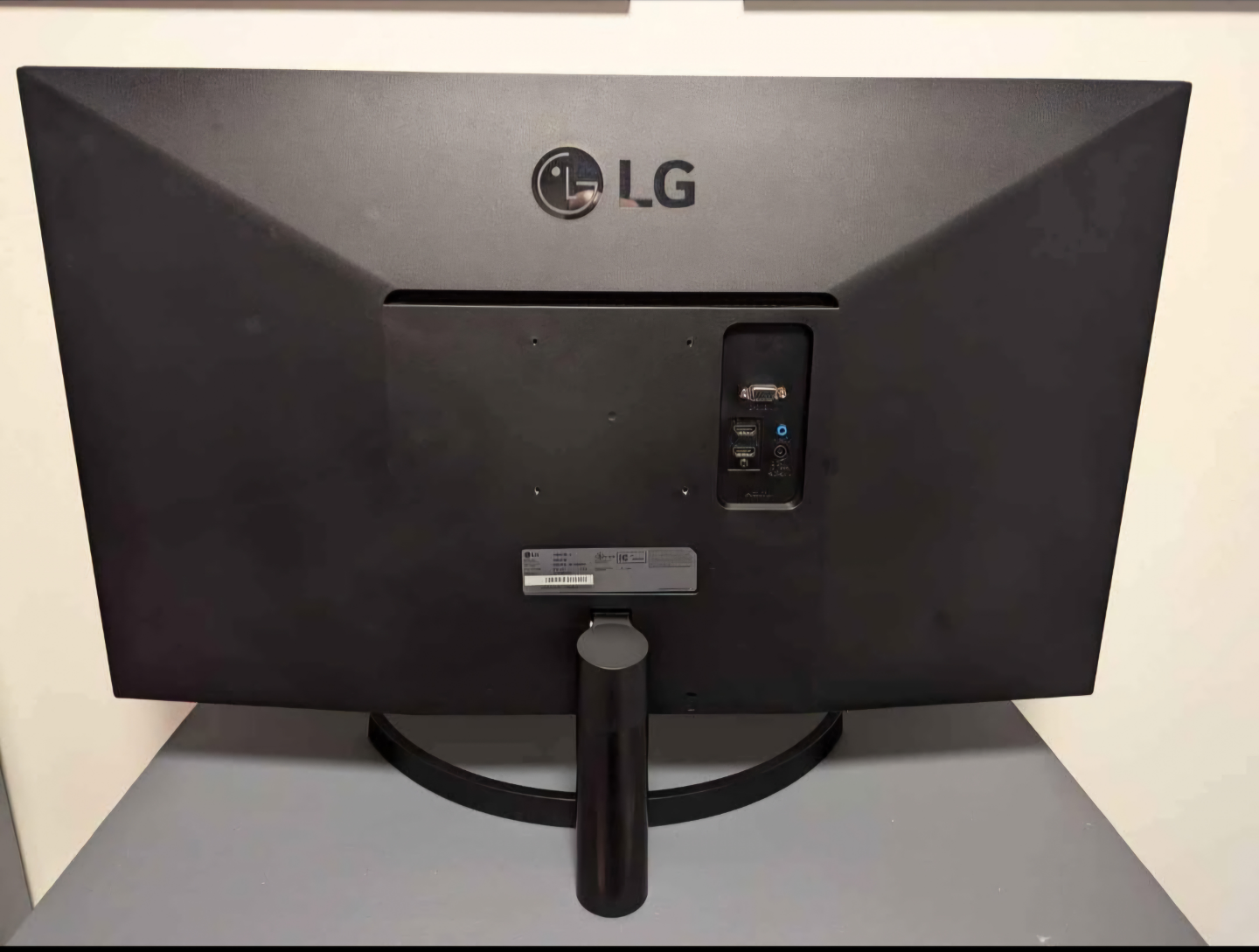 LG 32" monitor - photo 2