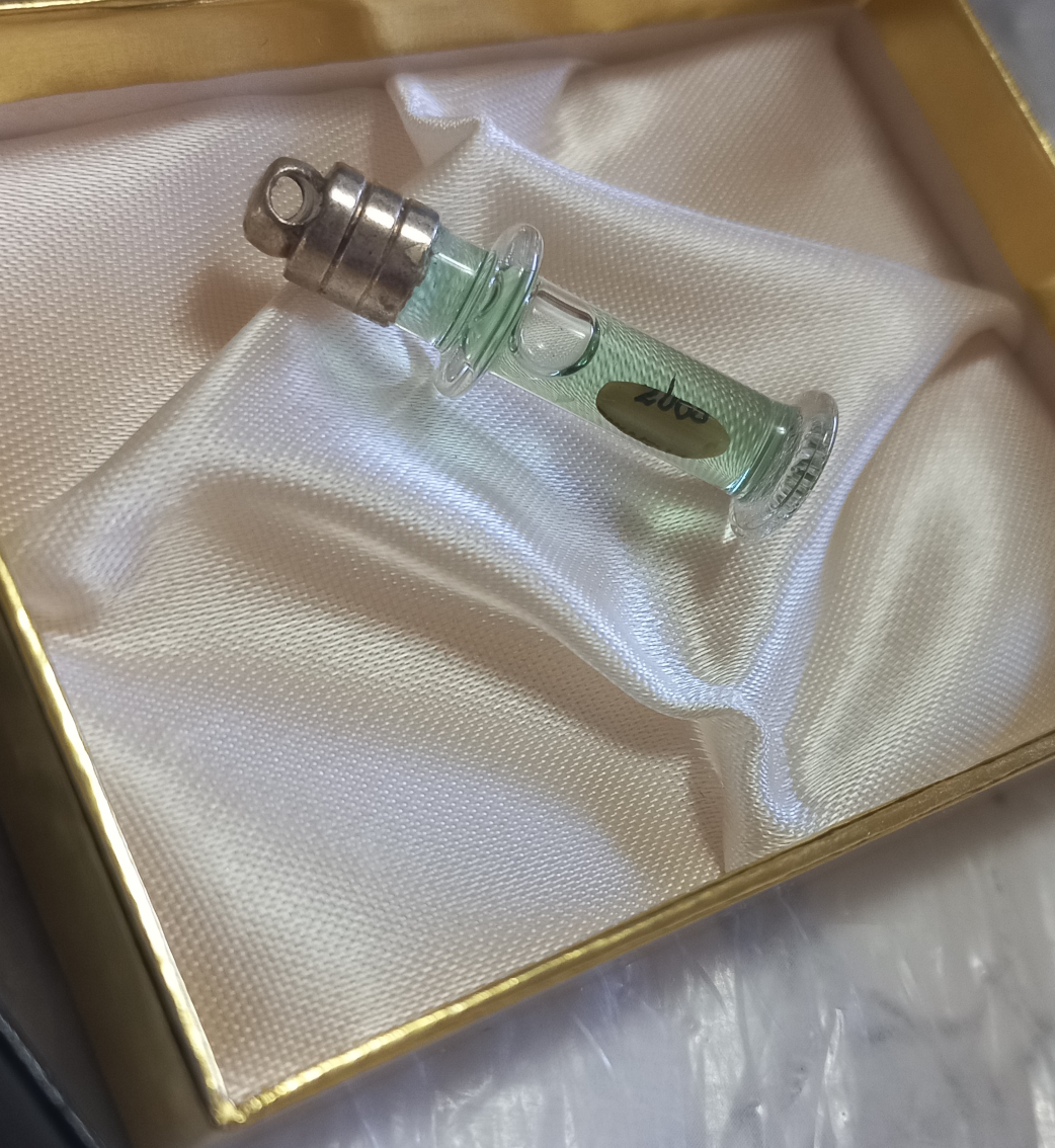 Vintage 2000 Perfume Sample in Gold Box