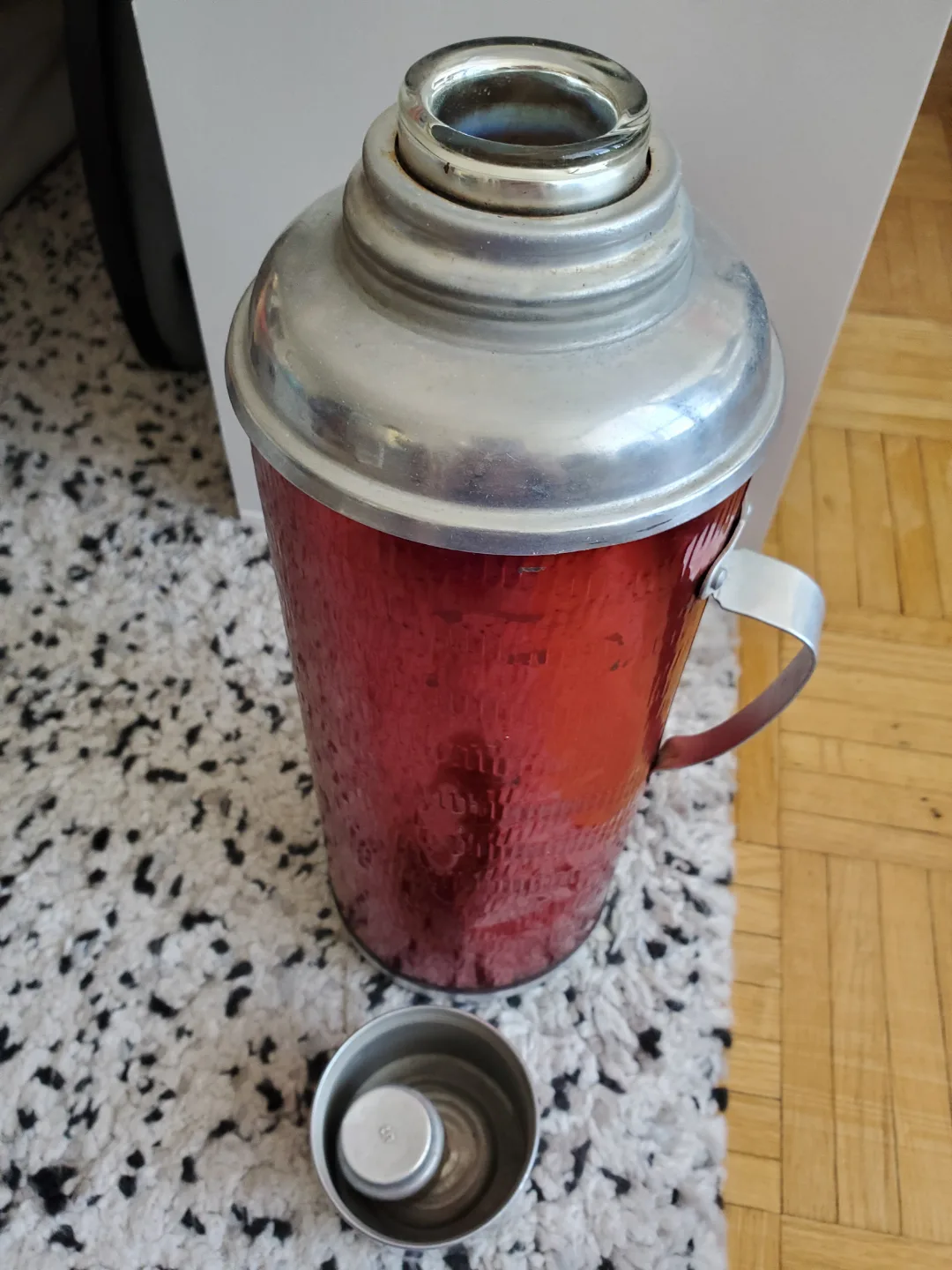 Vintage Red Thermos 🌱💚 image indicator(2)