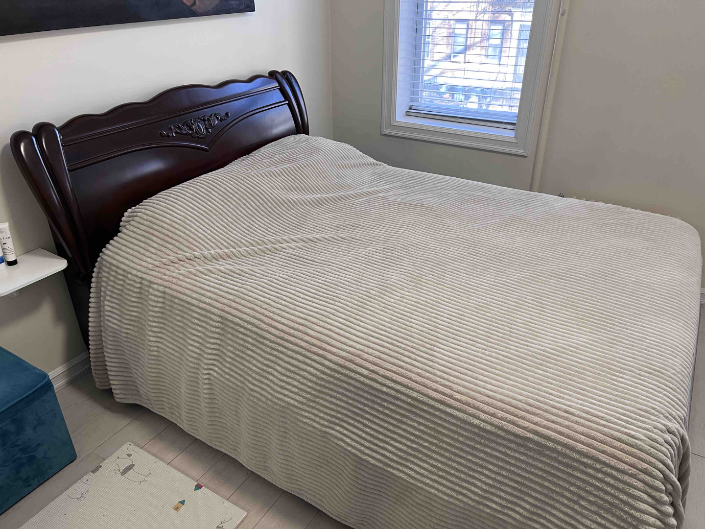 Queen-size Wooden Bed Frame with Storage Drawer