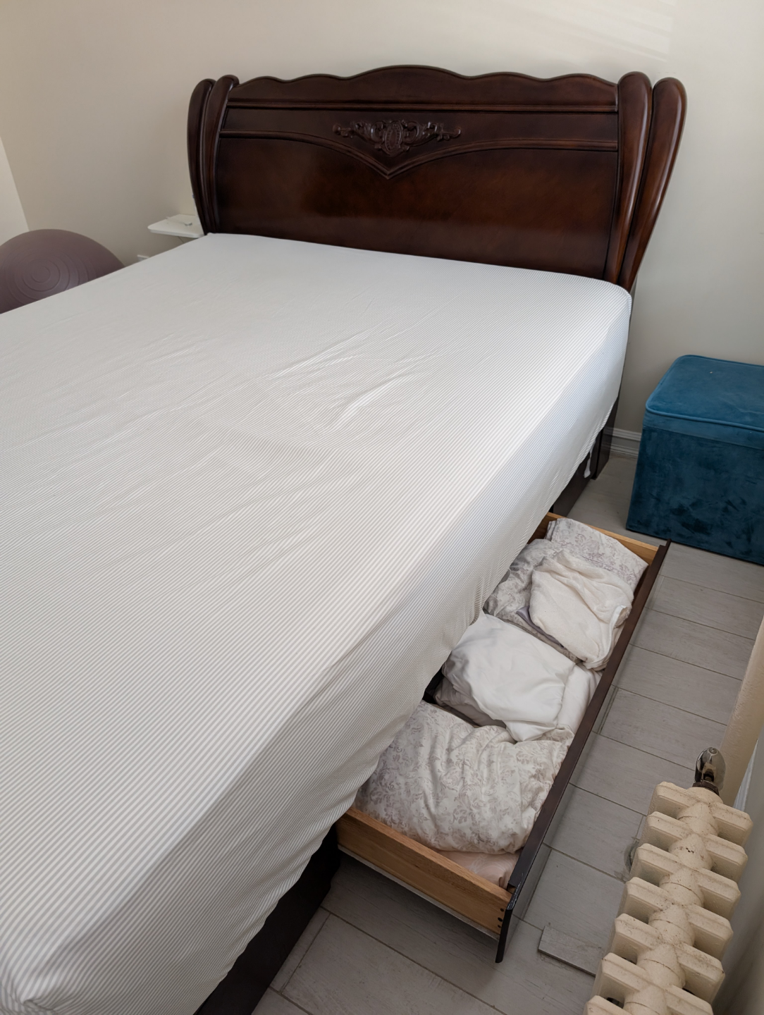 Queen-size Wooden Bed Frame with Storage Drawer - photo 5