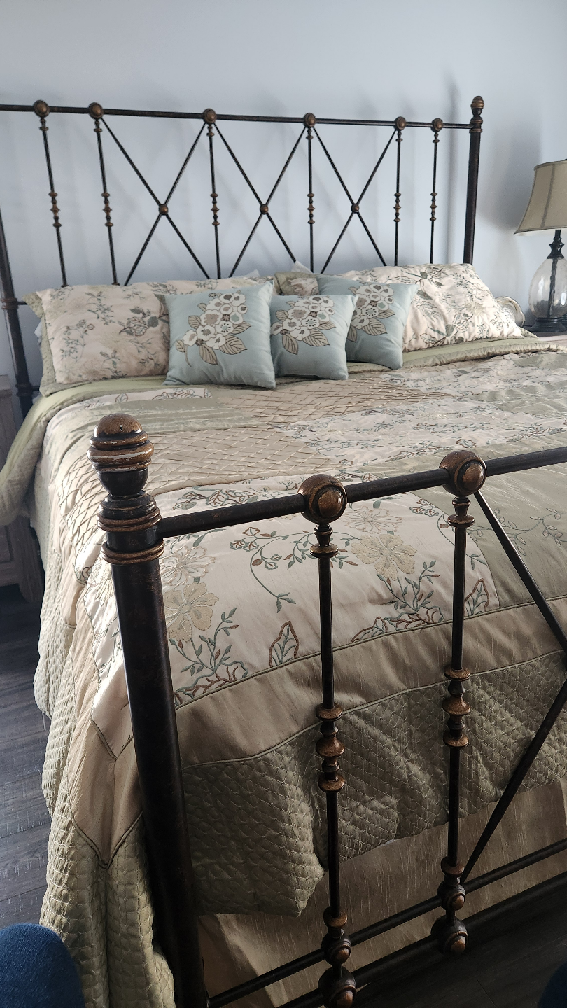 King Size Metal Bed Frame - photo 4